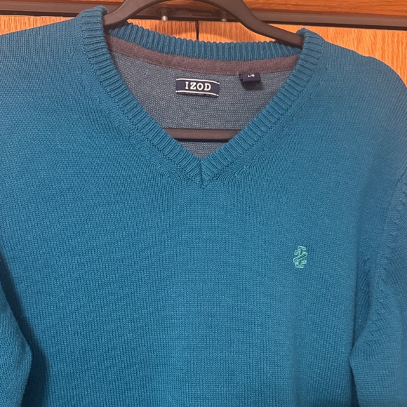 Izod Men's Deep Teal V-Neck Sweater - Picture 2 of 4
